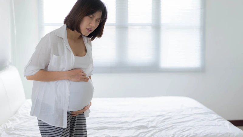 Khi tiêu chảy kèm đau bụng dữ dội liên tục, mẹ bầu nên đi khám sớm để an tâm