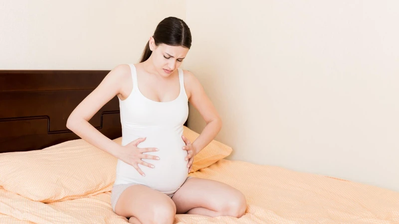 Giai đoạn ba tháng cuối của thai kỳ, nhiều mẹ bầu gặp tình trạng bụng gò cứng, cảm giác căng, chặt vùng bụng