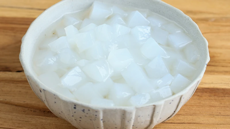 Mẹ bầu 3 tháng đầu hoàn toàn có thể ăn thạch dừa, miễn là món ăn này được chế biến sạch, không quá ngọt và sử dụng với lượng vừa phải