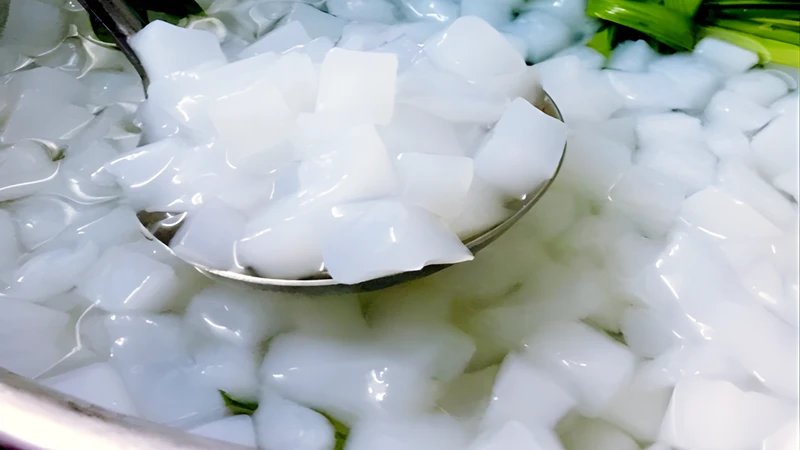 Không nên ăn thạch dừa quá nhiều, chỉ nên dùng khoảng từ 100 đến 150g mỗi lần, duy trì tần suất từ 2 đến 3 lần mỗi tuần