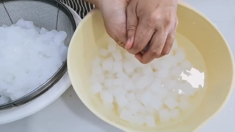 Tự làm thạch dừa tại nhà là lựa chọn an toàn nhất cho mẹ bầu 3 tháng đầu