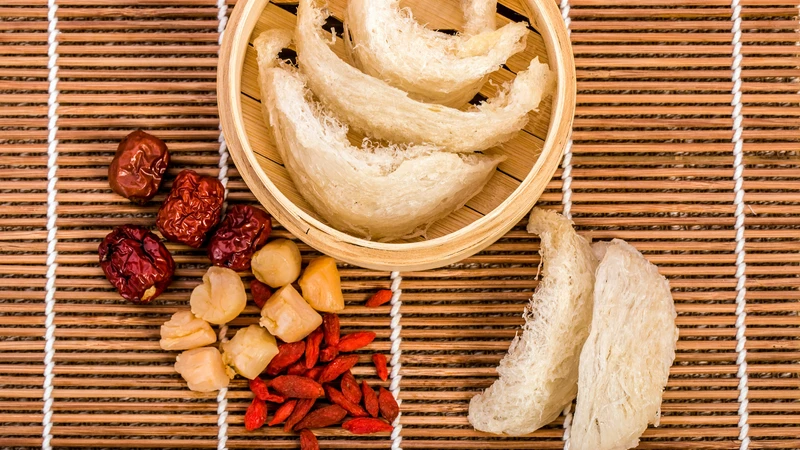 Tổ yến chứa khoảng 45 đến 55% protein tinh khiết, dễ hấp thu hơn so với nhiều loại đạm khác