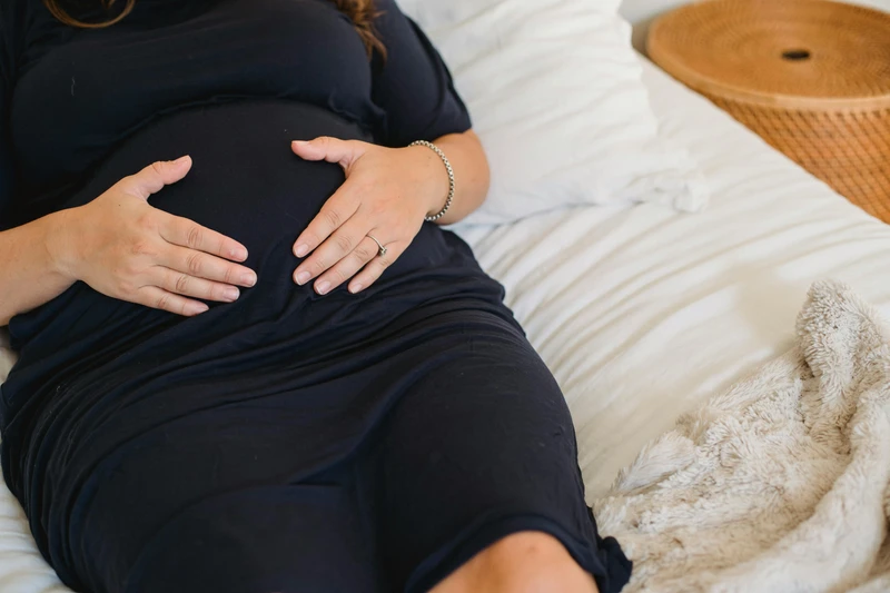 Bầu 5 tháng đi cầu ra máu có sao không? Những nguy cơ mẹ bầu cần lưu ý 3
