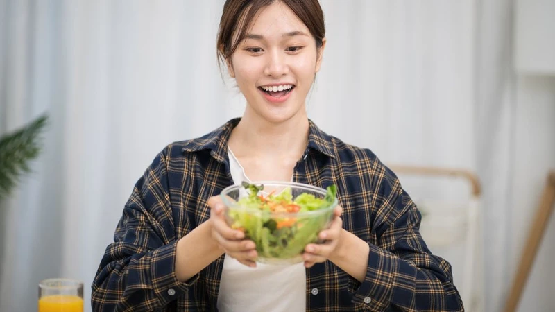 Bầu ăn rau cần được không? Lưu ý gì khi ăn? 4