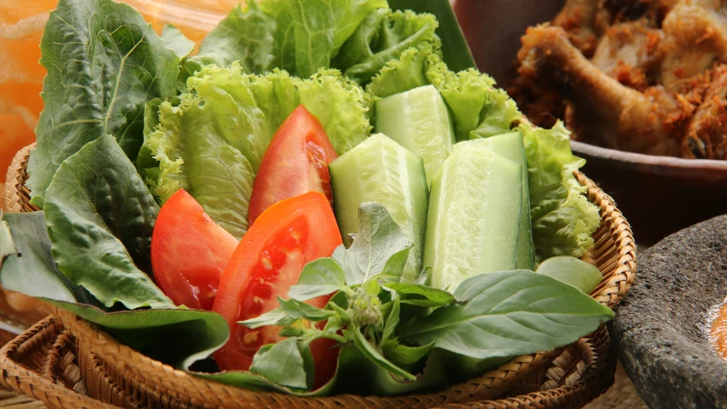 Bầu ăn rau sống được không? Lợi ích và những điều mẹ bầu cần lưu ý khi ăn 2