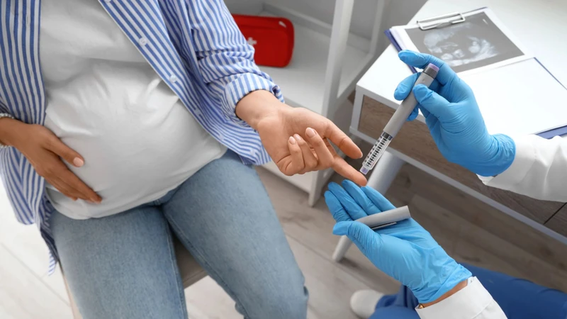 Mẹ bầu bị tiểu đường thai kỳ cần hạn chế ăn yến chưng táo đỏ