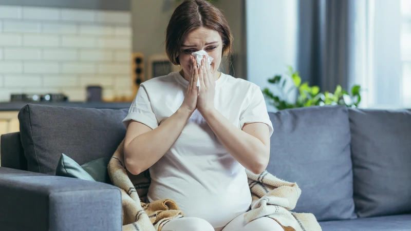 Bầu bị sổ mũi phải làm sao? Sổ mũi khi mang thai thường gặp và đa số không gây nguy hiểm cho thai kỳ