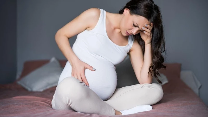 Đau xương mu khi mang thai có thể xuất phát từ nhiều nguyên nhân khác nhau