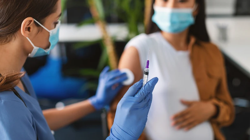 Bầu IVF tiêm vắc xin cúm được không là thắc mắc phổ biến
