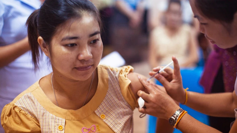 Mẹ bầu nên tiêm cúm theo tư vấn của bác sĩ