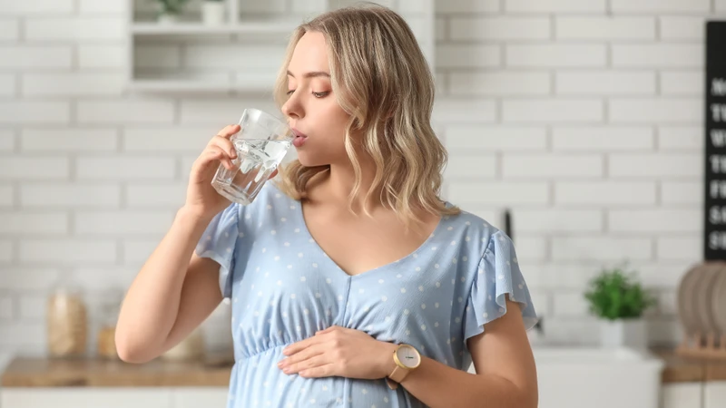 Nước dừa không thể thay thế hoàn toàn nước lọc