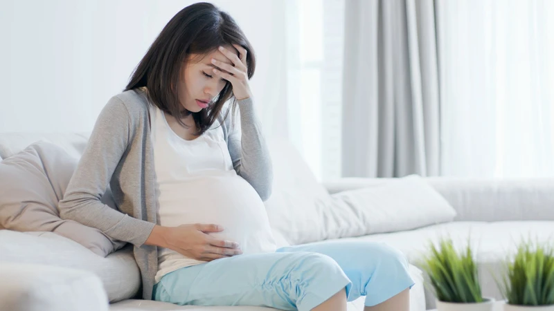 Long não trong dầu gió có thể gây kích thích thần kinh nếu mẹ bầu dùng quá mức