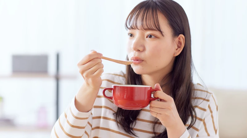 Thời điểm tốt nhất để uống nước yến là vào buổi sáng khi bụng đói hoặc buổi tối trước khi đi ngủ khoảng 1 giờ