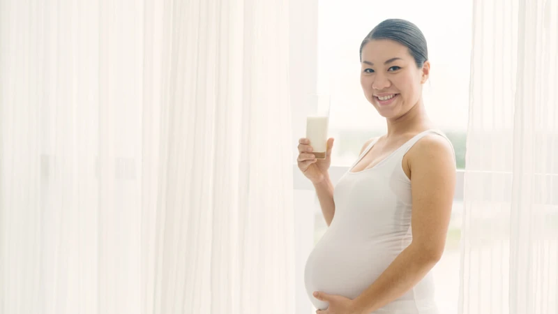 Sữa tươi là lựa chọn thay thế tuyệt vời cho trà đường, giúp mẹ bầu giải khát và tăng cường dinh dưỡng