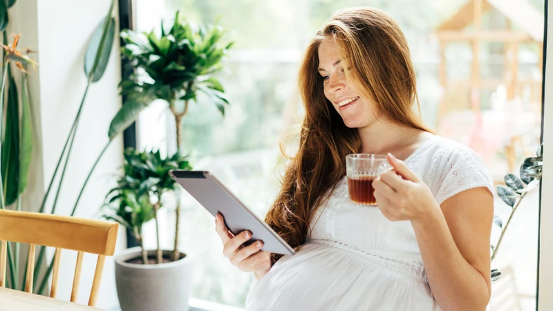 Bầu uống trà thanh nhiệt được không? Những điều cần biết để bảo vệ sức khỏe mẹ và bé 1