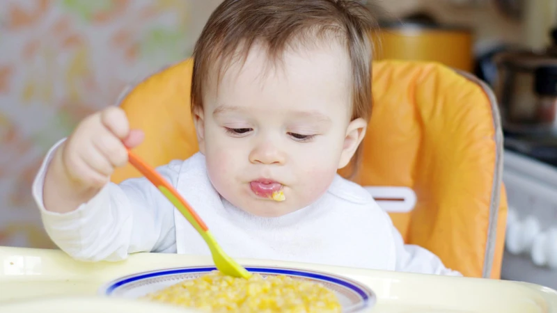 Bé 1 tuổi ăn cơm được chưa? Hướng dẫn cách nấu cơm cho trẻ 1 tuổi 2
