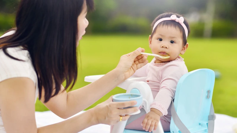 Bé 1 tuổi ăn cơm được chưa? Hướng dẫn cách nấu cơm cho trẻ 1 tuổi 3