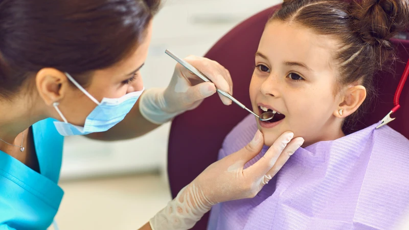 Bé 5 tuổi bị sâu răng hàm phải làm sao?