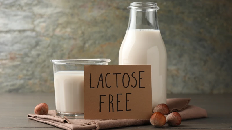 Trẻ cần sử dụng sữa công thức không chứa lactose hoặc hàm lượng lactose rất thấp