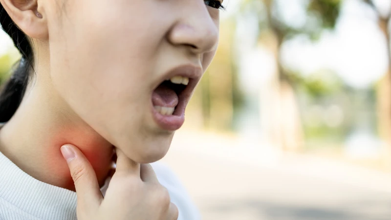 Bé bị khàn tiếng không ho có thể do nhiều nguyên nhân khác nhau