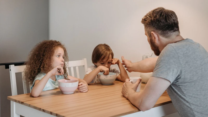 Bé bị viêm phế quản hay nôn trớ: Nguyên nhân và hướng xử trí 3