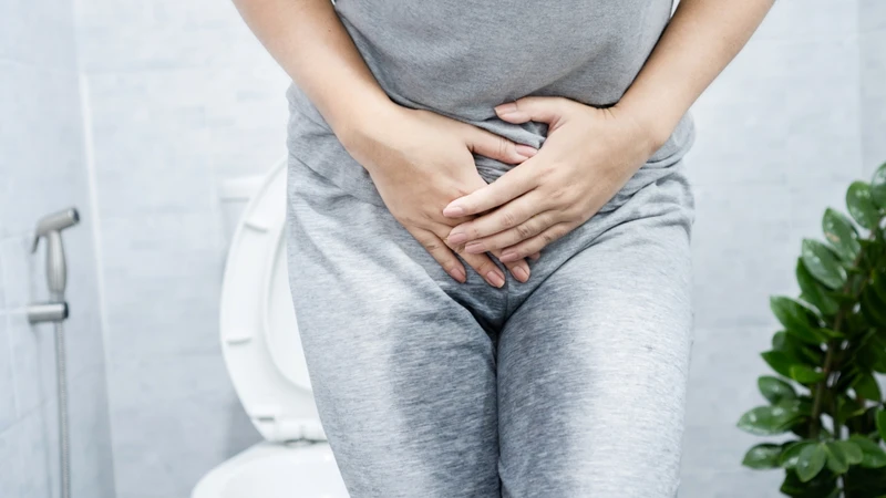 Tiểu gấp là triệu chứng phổ biến ở bàng quang tăng hoạt