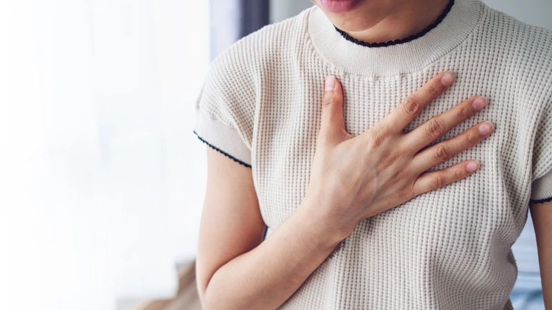 Người bệnh nên đi khám khi có hiện tượng đau ngực bất thường