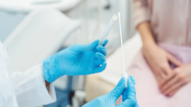 Khám phụ khoa định kỳ để phát hiện sớm các bệnh lý như u xơ tử cung, polyp nội mạc tử cung hoặc rối loạn nội tiết