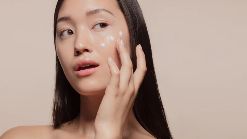 Dưỡng ẩm là bước quan trọng nhất trong điều trị da khô
