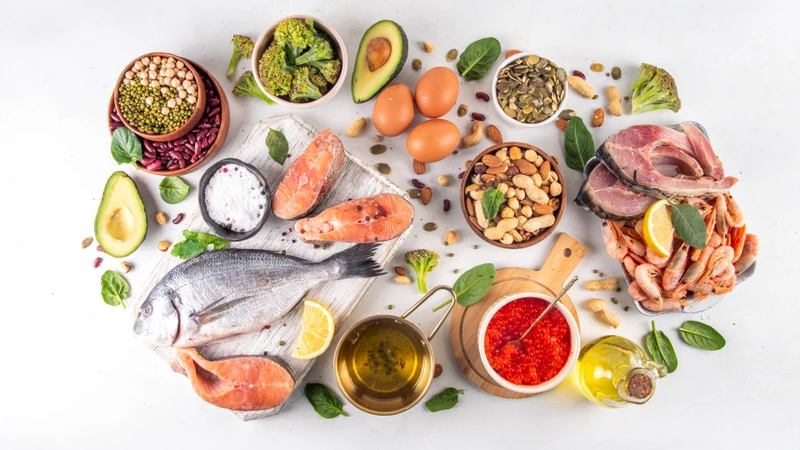 Bổ sung thực phẩm giàu acid béo thiết yếu như omega-3, omega-6 giúp duy trì độ ẩm và tính đàn hồi cho da