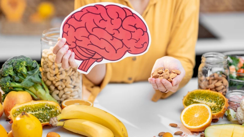 Bổ sung rau xanh, trái cây tươi, ngũ cốc nguyên hạt và thực phẩm giàu vitamin nhóm B, magie để hỗ trợ chức năng thần kinh
