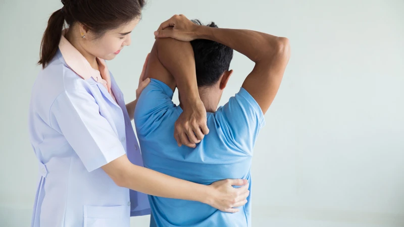 Tập vận động chủ động, kéo giãn cơ, cải thiện tư thế