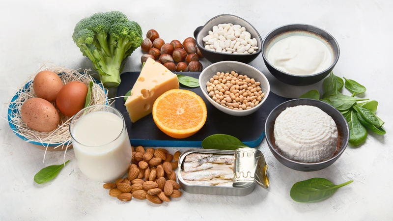 Bổ sung đầy đủ canxi và vitamin D để duy trì mật độ xương và phòng ngừa loãng xương