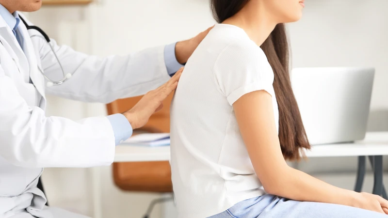 Vật lý trị liệu giúp tăng cường cơ lưng, cải thiện tư thế