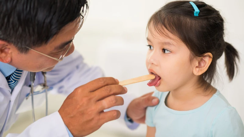 Khám lưỡi là tiêu chuẩn vàng chẩn đoán dính thắng lưỡi
