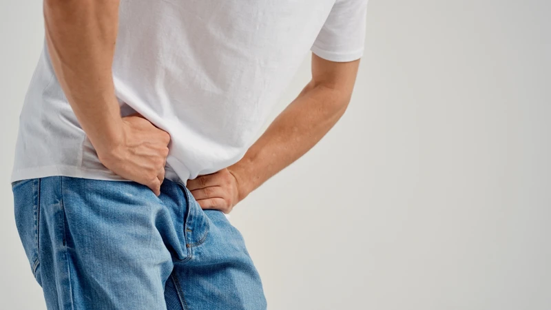 Va đập trực tiếp vào vùng sinh dục trong khi dương vật đang cương cũng có thể gây gãy