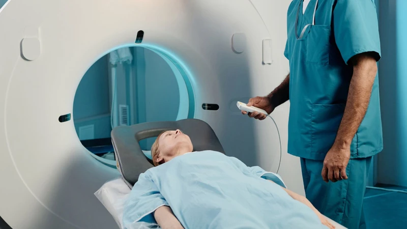 Chụp CT não giúp phát hiện các bất thường hoặc tổn thương ở não