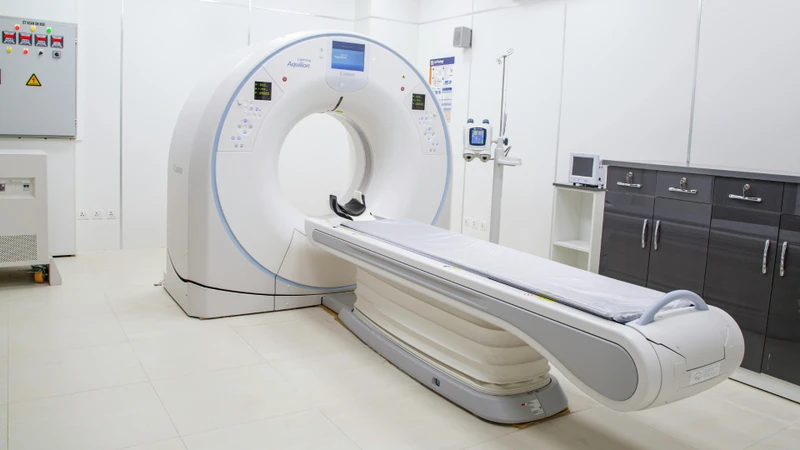 Chụp cắt lớp vi tính có thể được chỉ định khi cần đánh giá rõ hơn cấu trúc xương, gai xương, hẹp lỗ liên hợp, tổn thương đốt sống