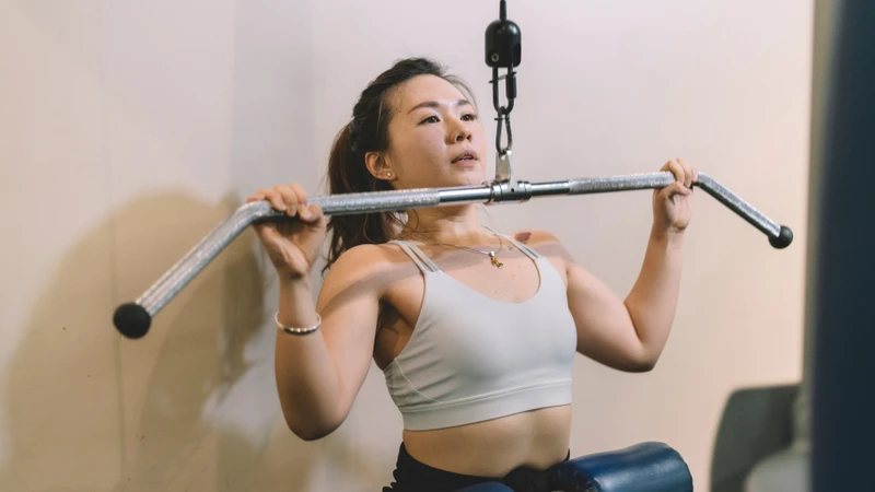 Kết hợp các bài tập kéo giãn nhằm hạn chế tình trạng mỏi, co cứng và căng cơ vùng cổ vai