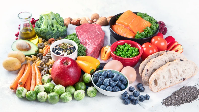 Ưu tiên chế độ ăn cung cấp đủ năng lượng và protein theo khả năng dung nạp