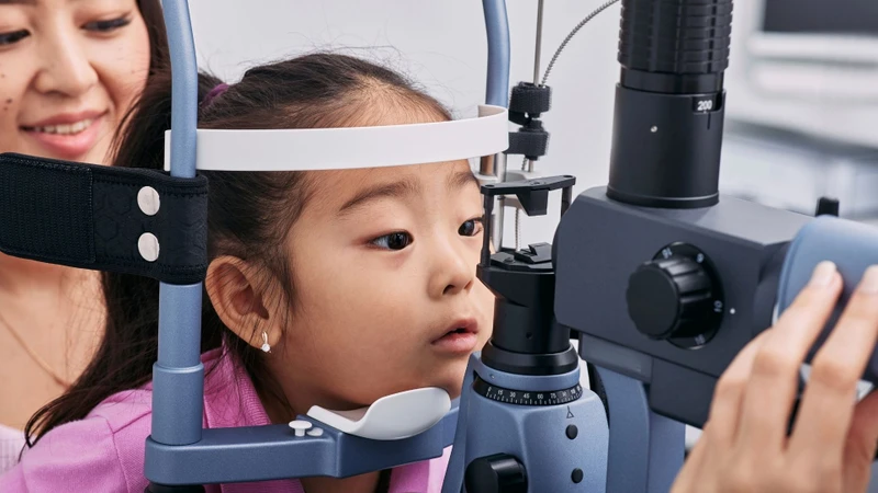 Thị lực của từng mắt được đánh giá để phát hiện sự chênh lệch giữa hai bên và nhược thị