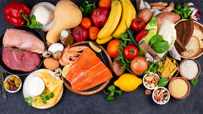 Bổ sung đầy đủ carbohydrate, protein, chất béo lành mạnh, vitamin và khoáng chất