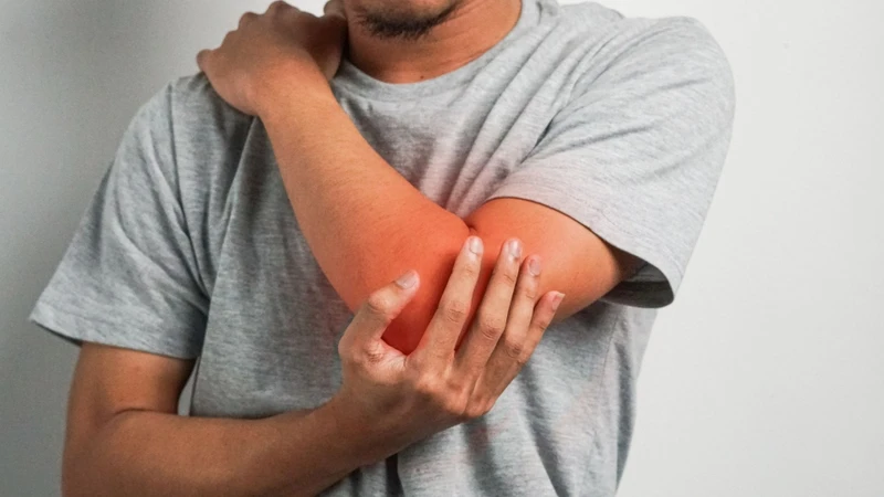 Tê và châm chích có thể rõ hơn khi giữ khuỷu tay gập lâu