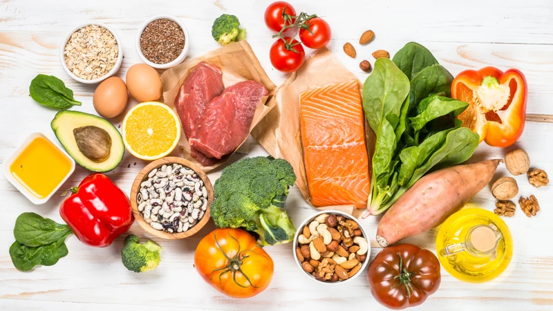 Xây dựng chế độ ăn cân đối, đa dạng và đáp ứng đầy đủ nhu cầu năng lượng cũng như các vitamin, khoáng chất thiết yếu