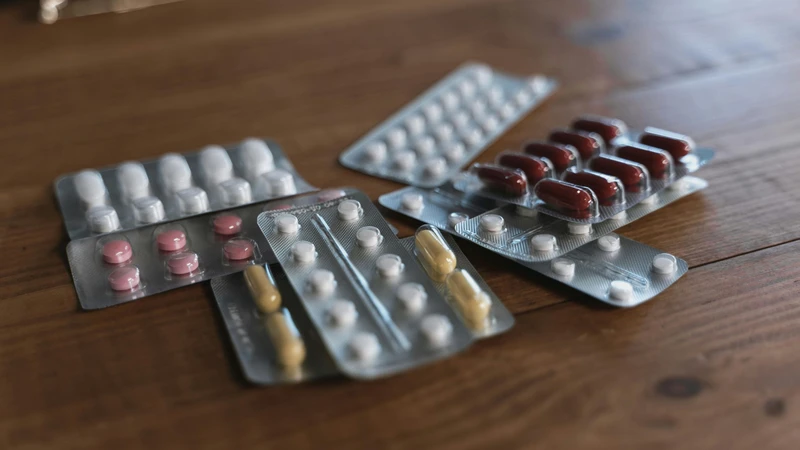 Nhìn chung, hội chứng serotonin thường là hậu quả của sự phối hợp nhiều cơ chế làm tăng dẫn truyền serotonergic