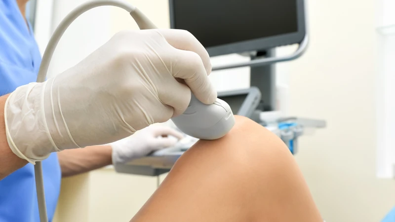 Siêu âm giúp khảo sát các mô mềm quanh khớp, đánh giá tình trạng màng hoạt dịch, lượng dịch khớp và các bất thường
