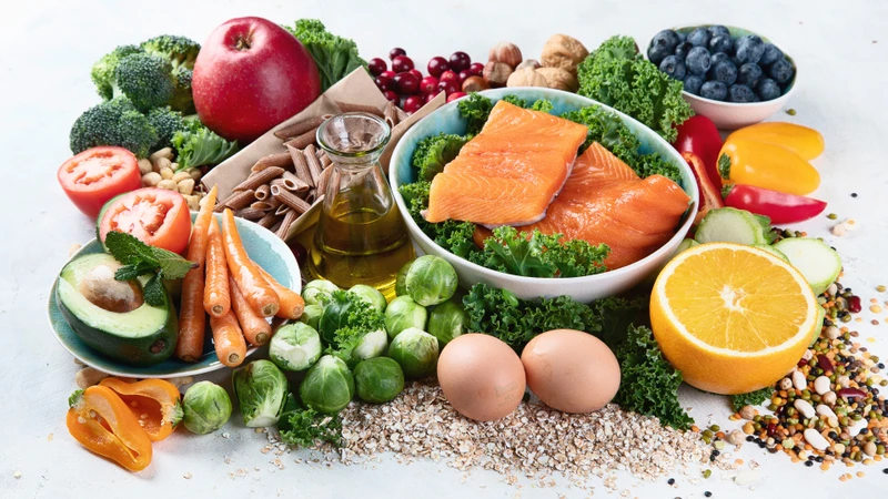 Duy trì chế độ ăn uống cân đối, giàu vitamin và khoáng chất