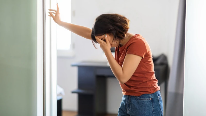 Chóng mặt tự phát là triệu chứng đặc trưng nhất của bệnh Ménière