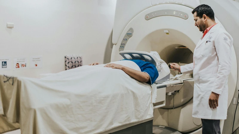 Chụp cộng hưởng từ (MRI) là phương pháp hình ảnh được sử dụng chủ yếu nhằm loại trừ các nguyên nhân khác