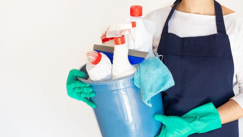Giữ vệ sinh cá nhân và môi trường sống sạch sẽ, hạn chế ruồi nhặng sinh sản